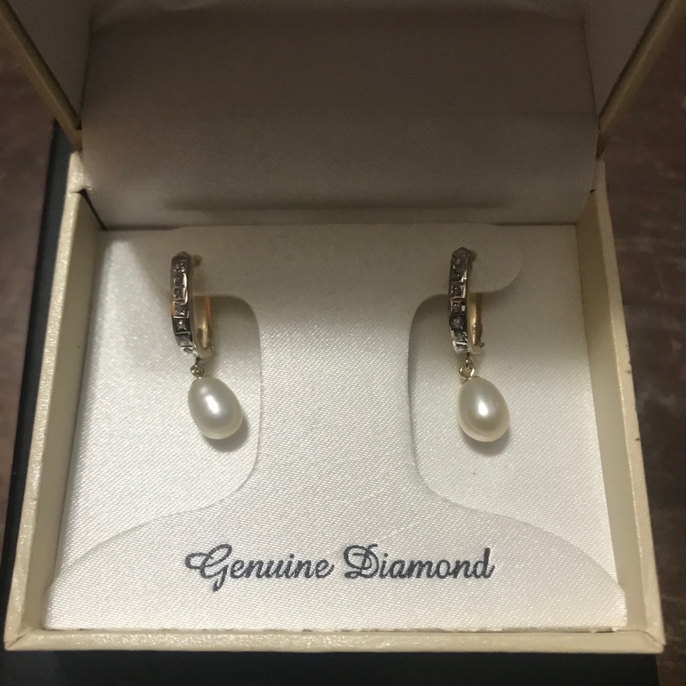 New in Box 10kt Gold Earrings